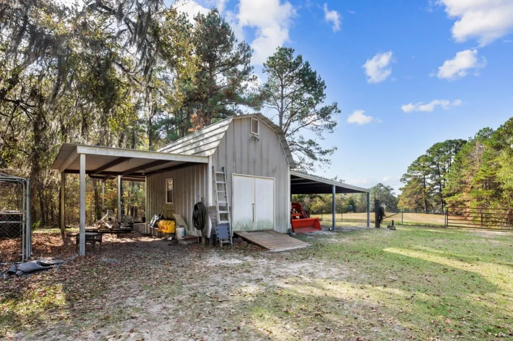 6910 Highway 147 N Center, TX 75935