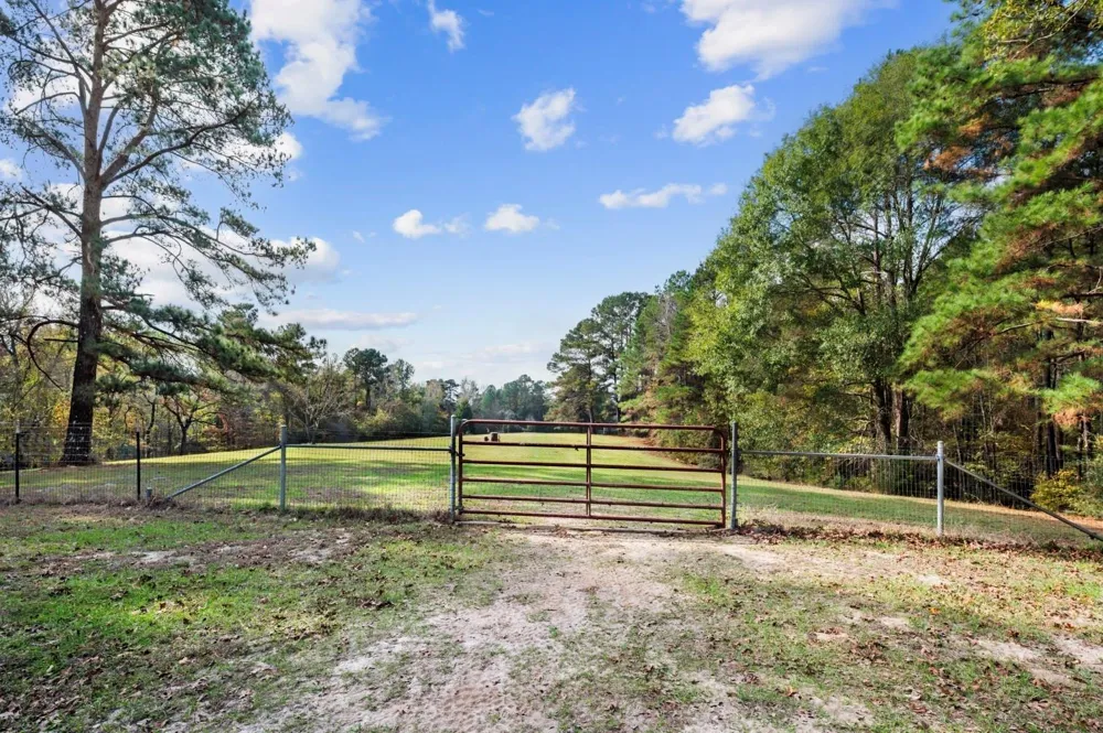 6910 Highway 147 N Center, TX 75935