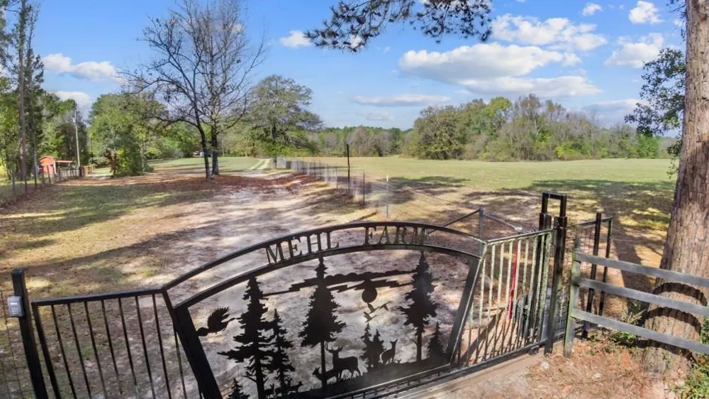 6910 Highway 147 N Center, TX 75935