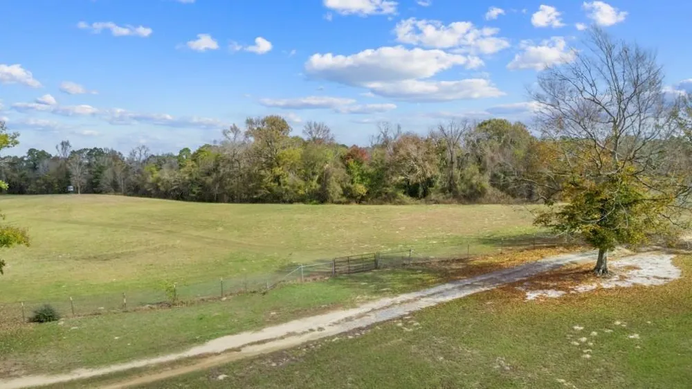 6910 Highway 147 N Center, TX 75935