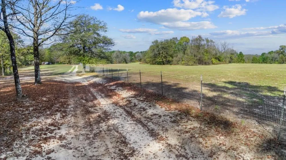 6910 Highway 147 N Center, TX 75935