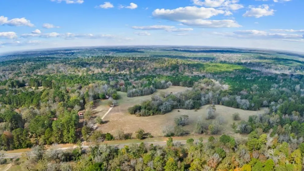 6910 Highway 147 N Center, TX 75935