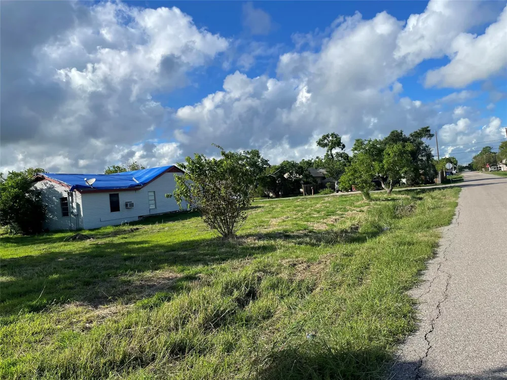 803 W 6th Street Freeport, TX 77541