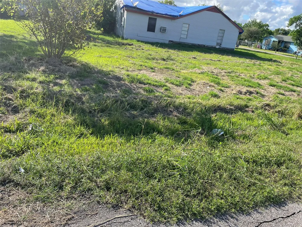 803 W 6th Street Freeport, TX 77541