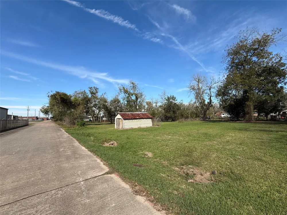 602 Orange Street Sweeny, TX 77480