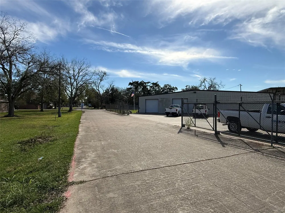 602 Orange Street Sweeny, TX 77480