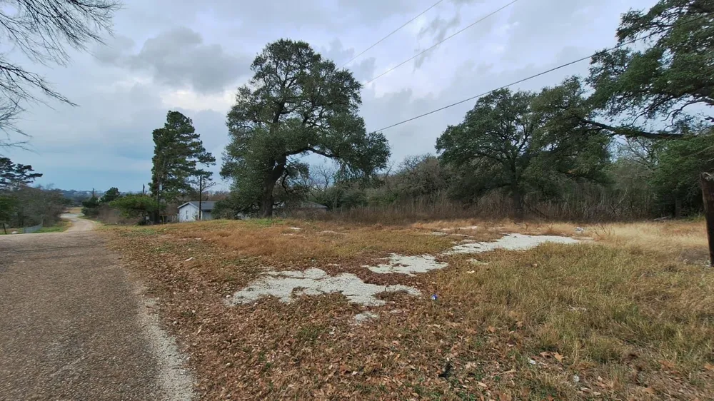 109 Folz Street Snook, TX 77878