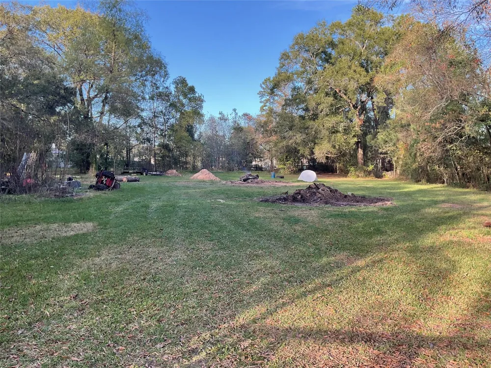 20371 Vick Dr / 22401 Russell Drive New Caney, TX 77357