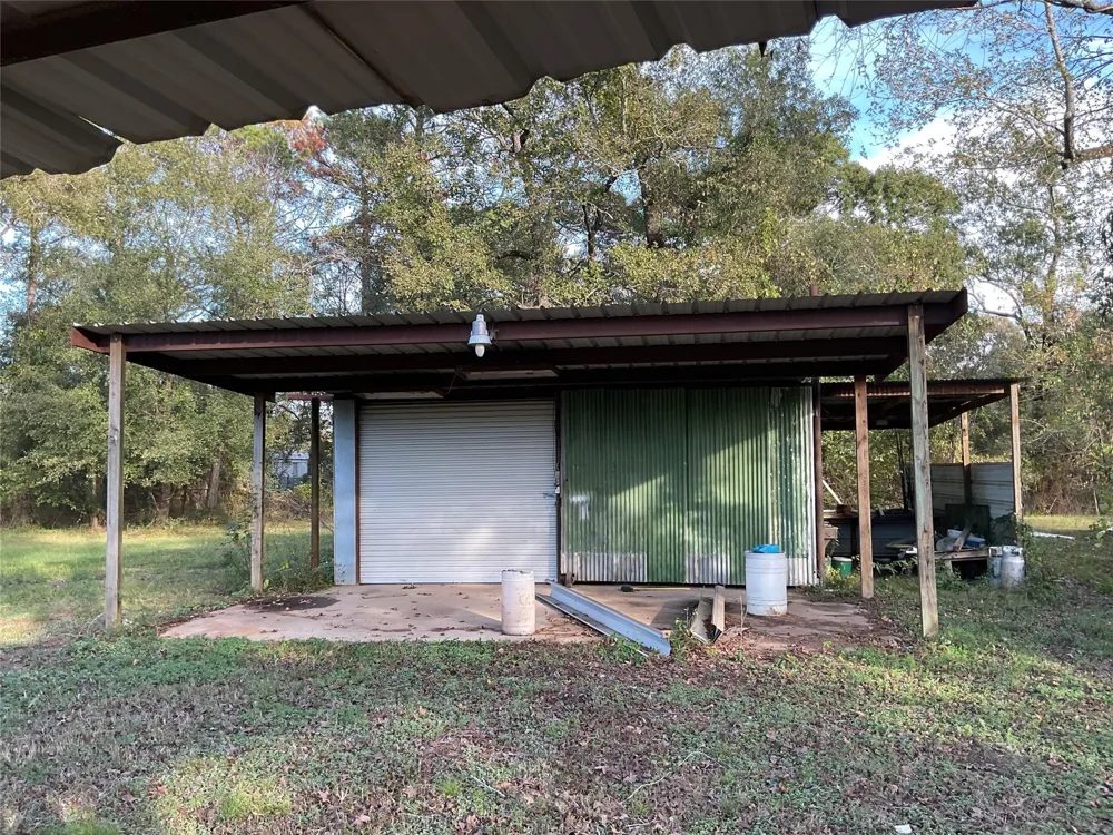 20371 Vick Dr / 22401 Russell Drive New Caney, TX 77357