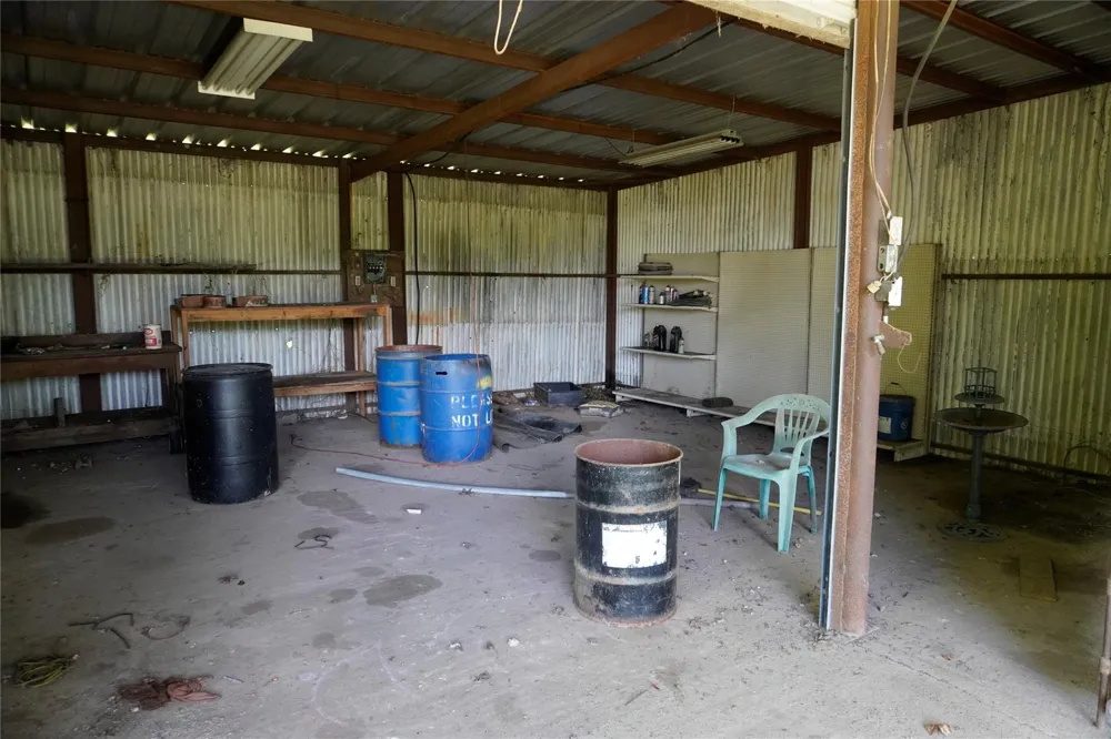 20371 Vick Dr / 22401 Russell Drive New Caney, TX 77357