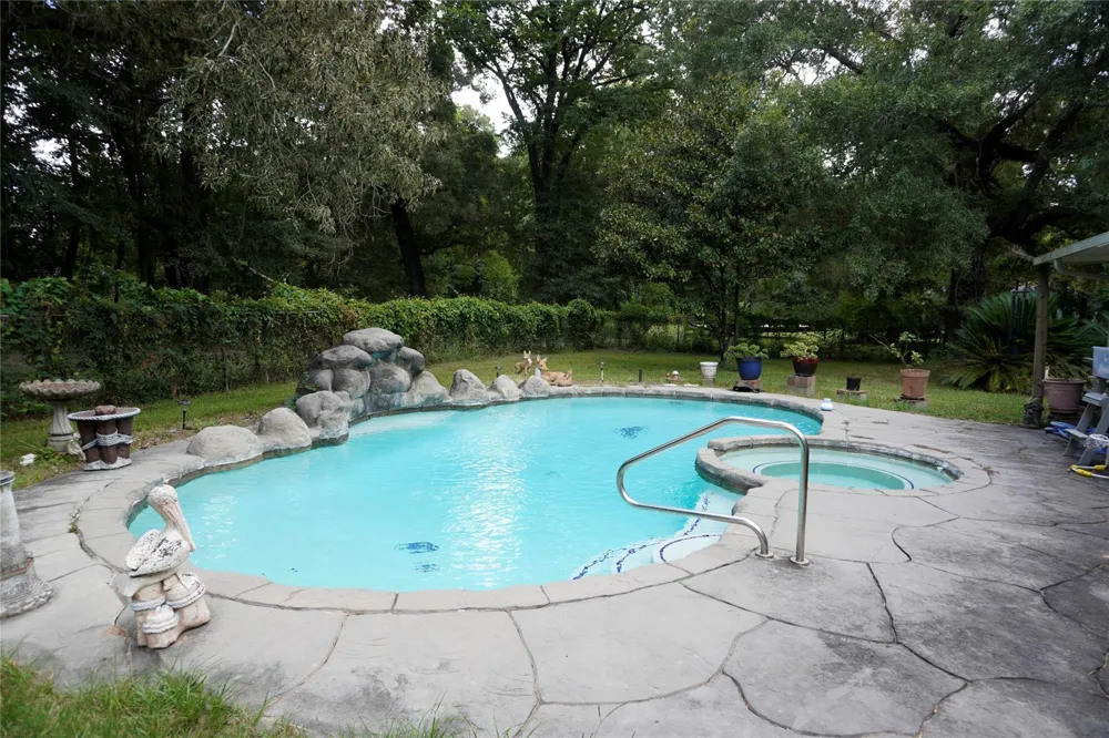 20371 Vick Dr / 22401 Russell Drive New Caney, TX 77357