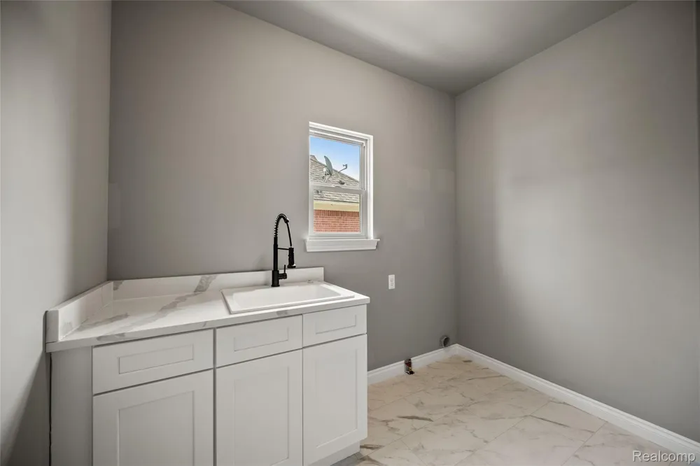 7120 Dryden Road Almont Township, MI 48003