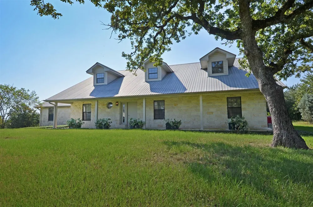 1880 Schoenberg Road Carmine, TX 78932