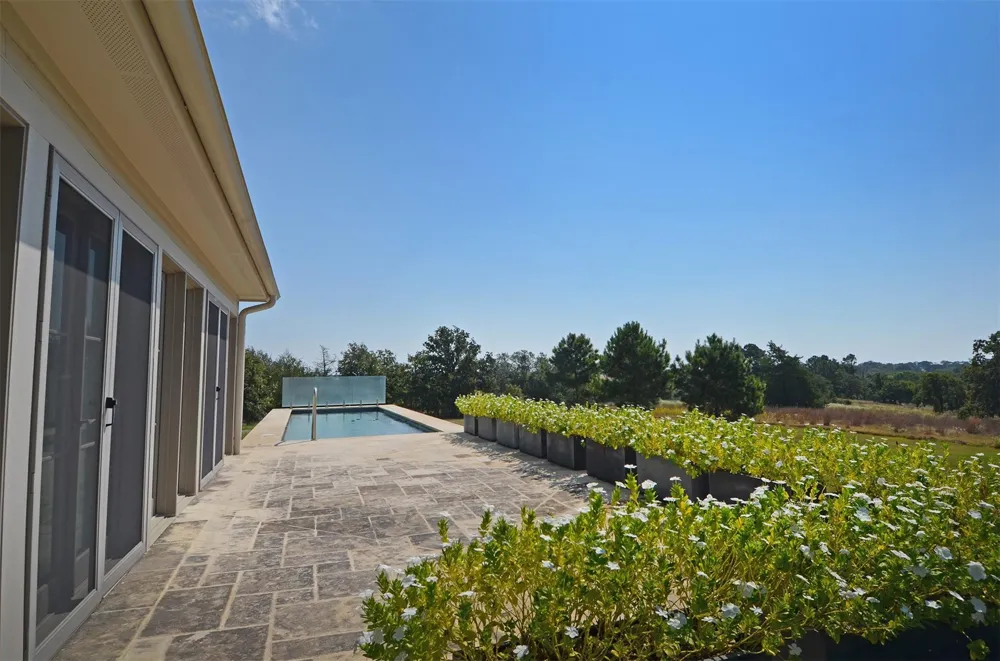 1880 Schoenberg Road Carmine, TX 78932