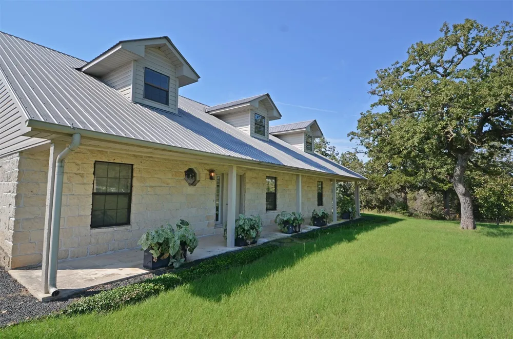 1880 Schoenberg Road Carmine, TX 78932