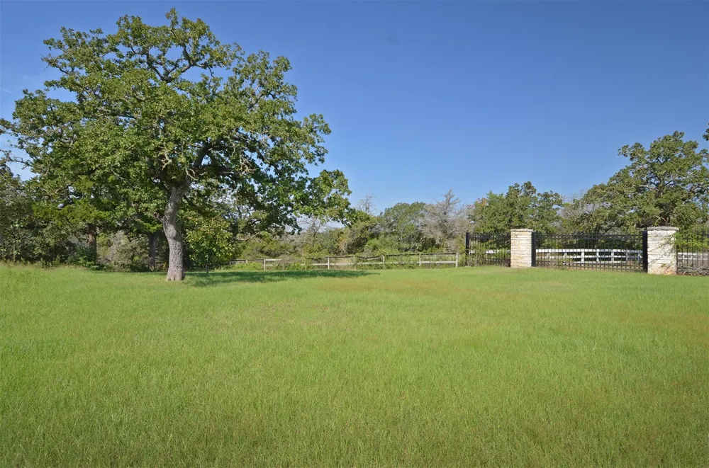1880 Schoenberg Road Carmine, TX 78932