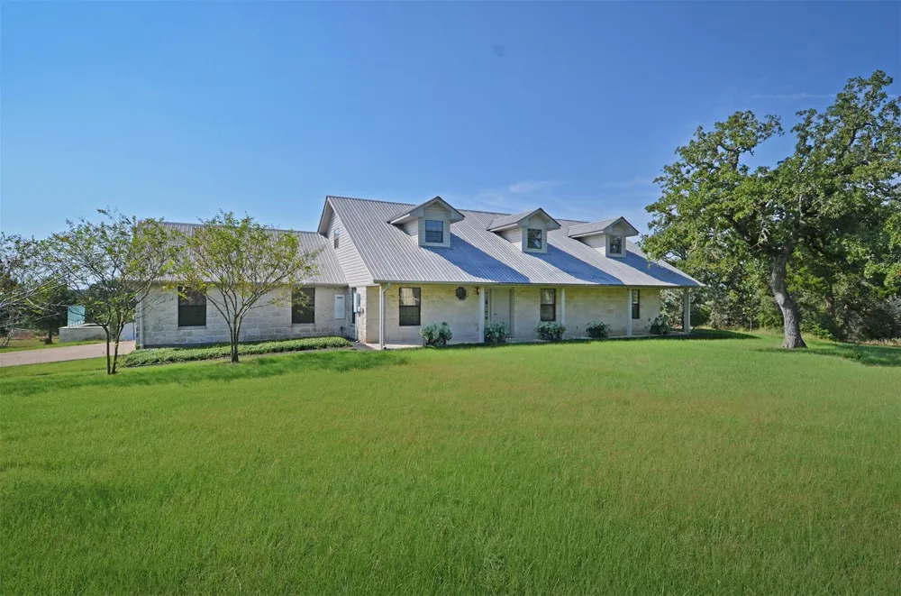 1880 Schoenberg Road Carmine, TX 78932