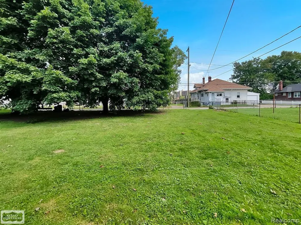 35 Michigan Avenue Mt Clemens City, MI 48043