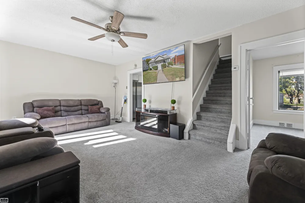 35 Michigan Avenue Mt Clemens City, MI 48043