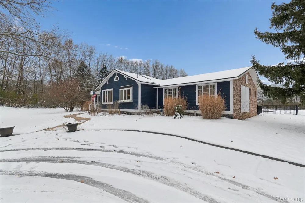 187 Darwin Road Putnam Township, MI 48169