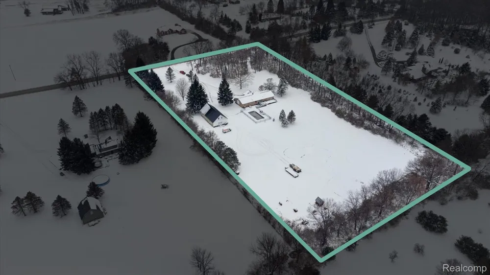 187 Darwin Road Putnam Township, MI 48169