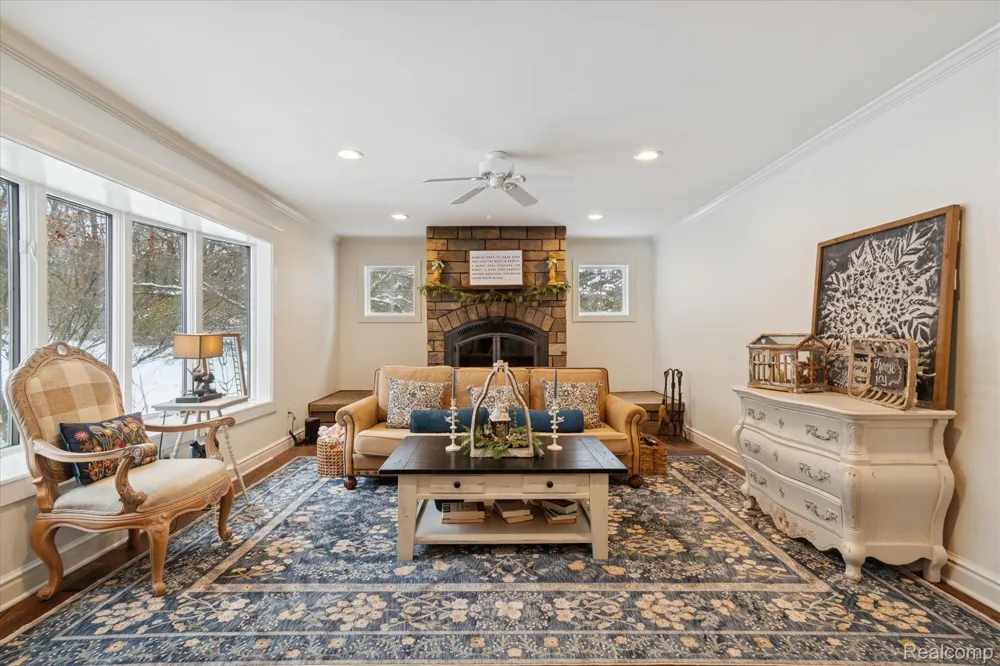 187 Darwin Road Putnam Township, MI 48169
