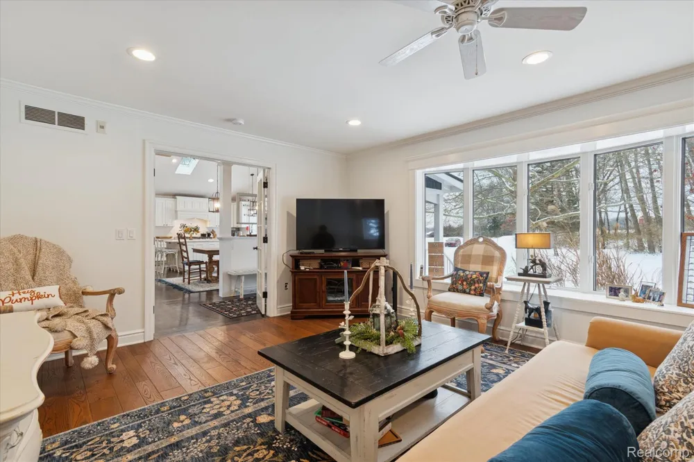 187 Darwin Road Putnam Township, MI 48169