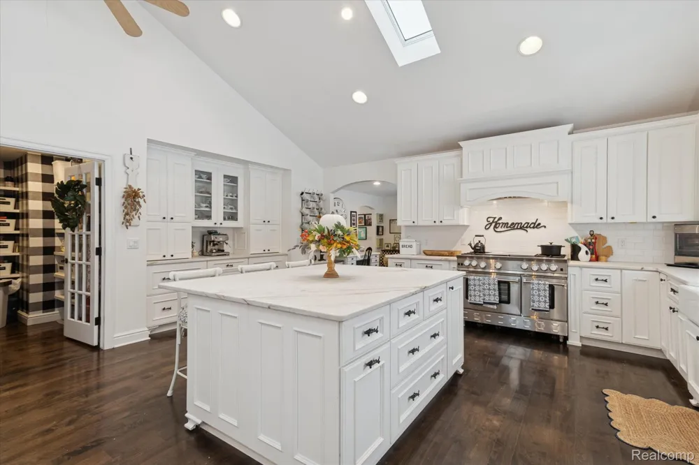 187 Darwin Road Putnam Township, MI 48169