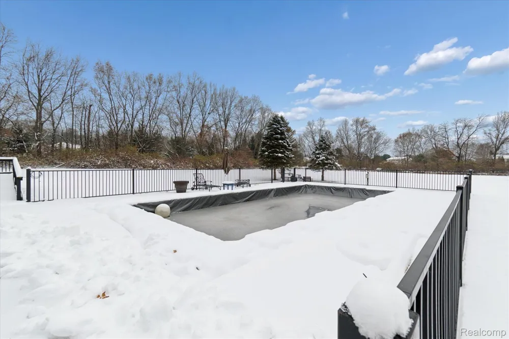 187 Darwin Road Putnam Township, MI 48169
