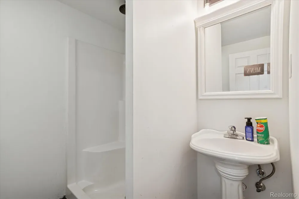 187 Darwin Road Putnam Township, MI 48169