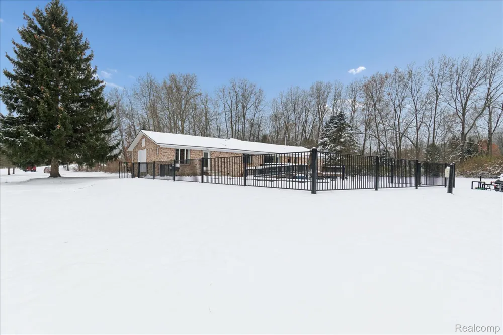 187 Darwin Road Putnam Township, MI 48169