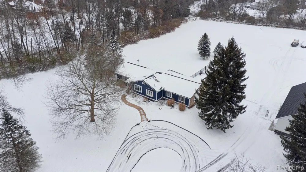 187 Darwin Road Putnam Township, MI 48169