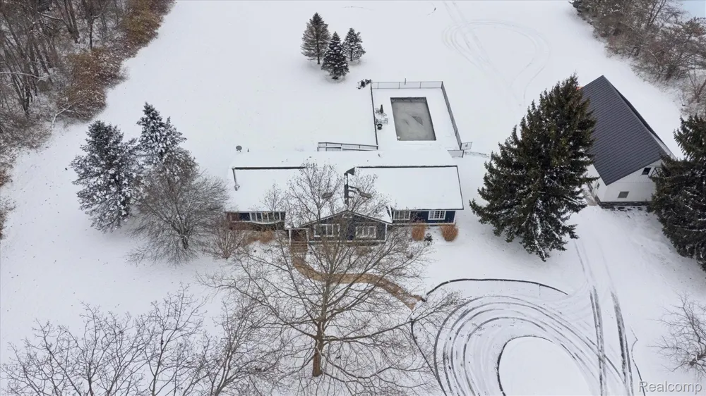 187 Darwin Road Putnam Township, MI 48169