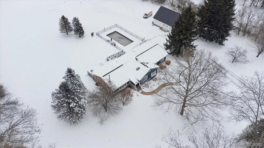 187 Darwin Road Putnam Township, MI 48169