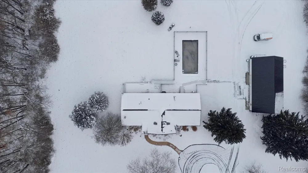 187 Darwin Road Putnam Township, MI 48169