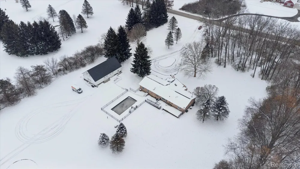 187 Darwin Road Putnam Township, MI 48169