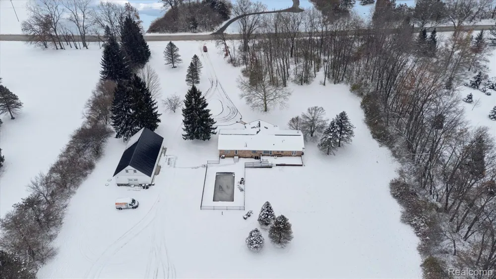 187 Darwin Road Putnam Township, MI 48169