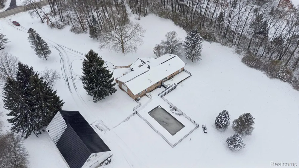 187 Darwin Road Putnam Township, MI 48169