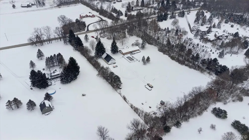 187 Darwin Road Putnam Township, MI 48169