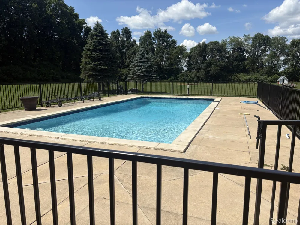 187 Darwin Road Putnam Township, MI 48169