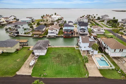 1223 Maui Dr