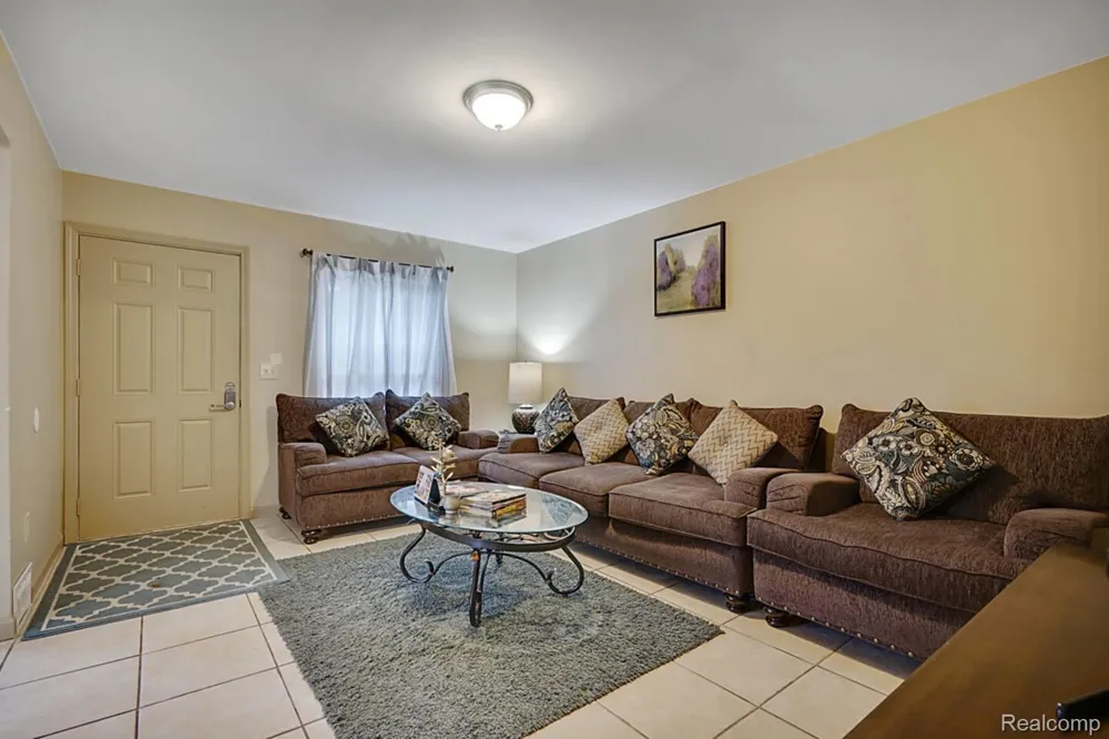 26387 Alden Street Madison Heights City, MI 48071