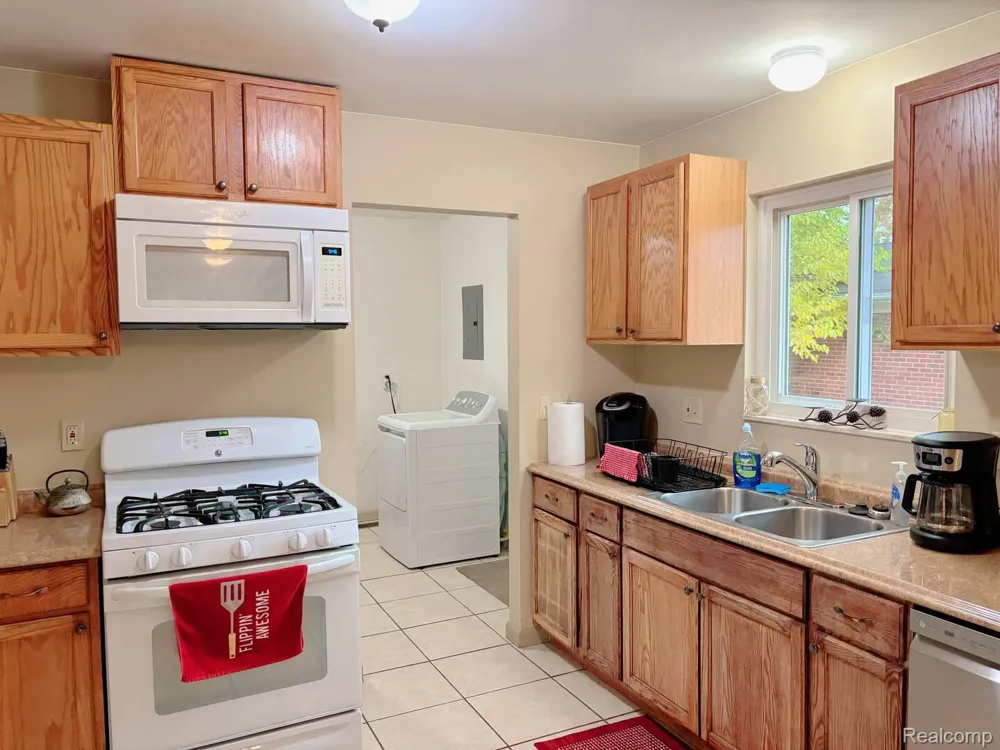 26387 Alden Street Madison Heights City, MI 48071