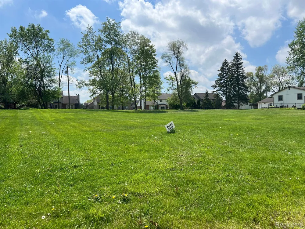 1625 MCCOY STREET Commerce Charter Township, MI 48390