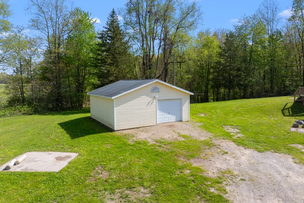 1707 W Bristol Road Barry Township, MI 49046