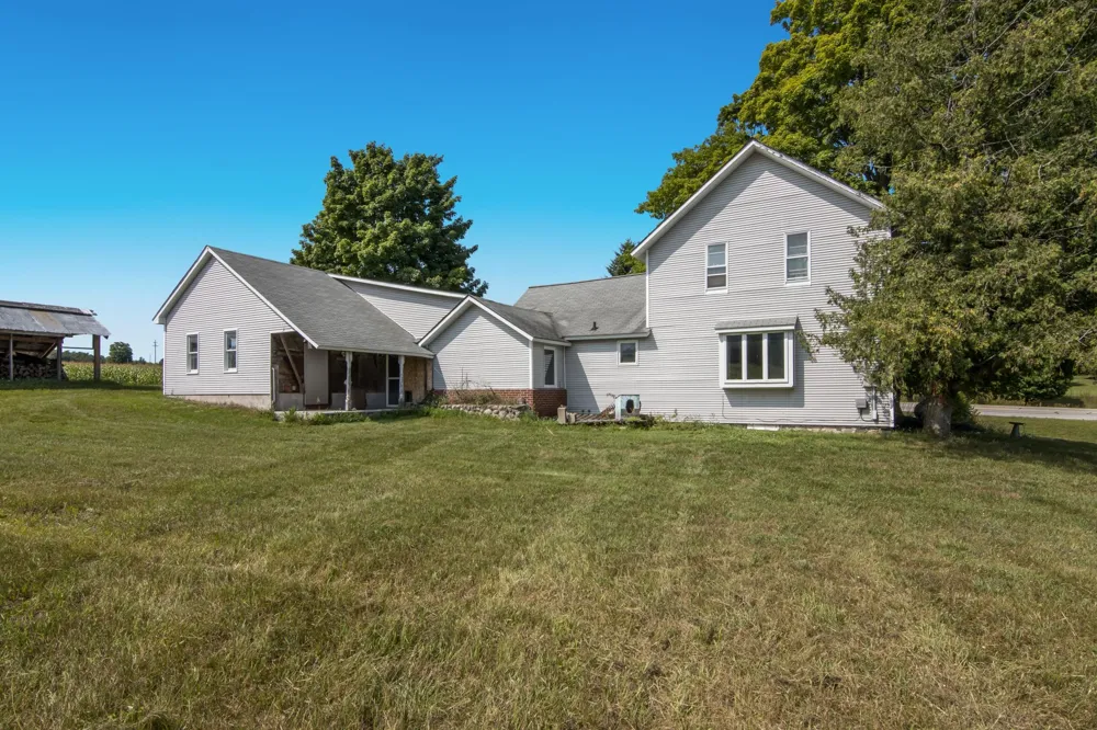 9224 E Duck Lake Road Suttons Bay Township, MI 49682