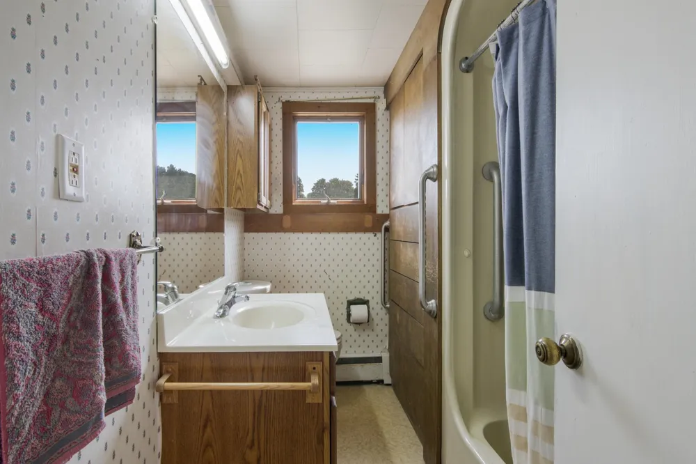 9224 E Duck Lake Road Suttons Bay Township, MI 49682
