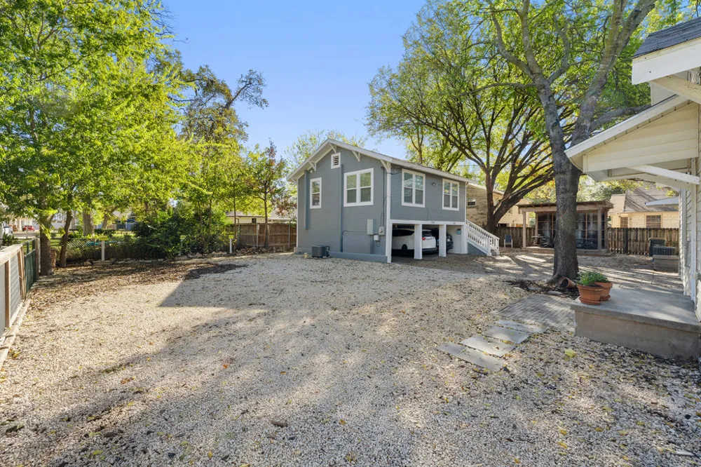1223 S Austin Avenue S Georgetown, TX 78626