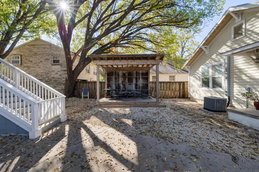 1223 S Austin Avenue S Georgetown, TX 78626