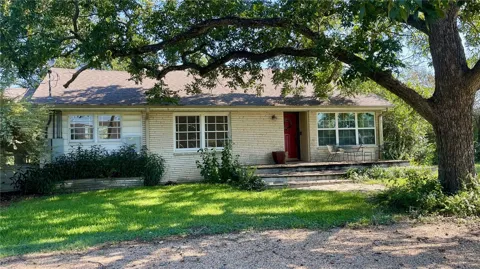 704 E Colorado St  (+/-1.601 acres)